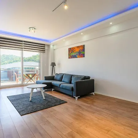 Modern Flat Near Public Transportation In Kemer Antalya